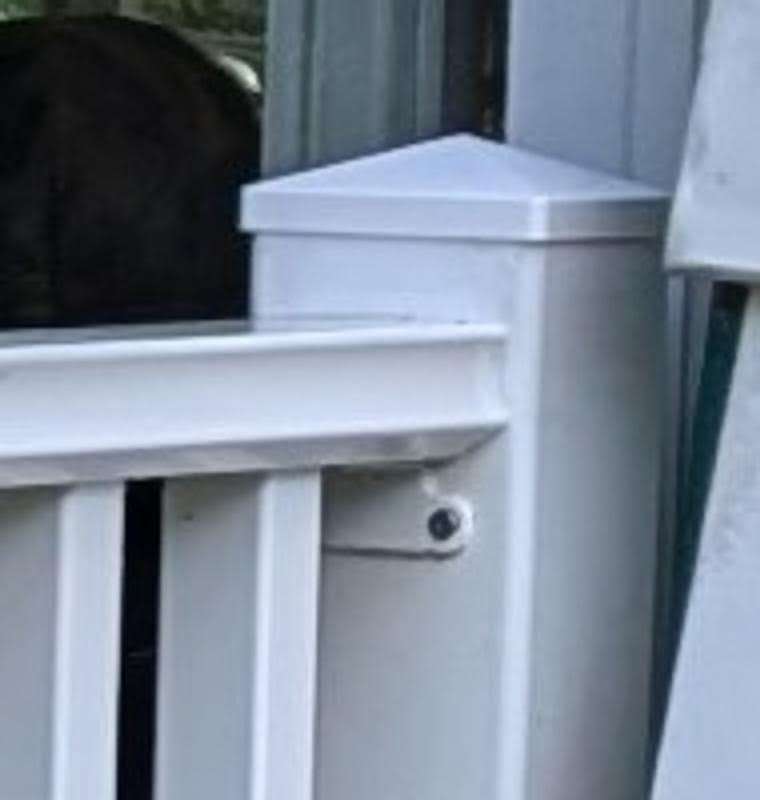 SecureView Pyramid Post Cap (4x4 White)